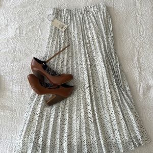 Pleated speckled skirt